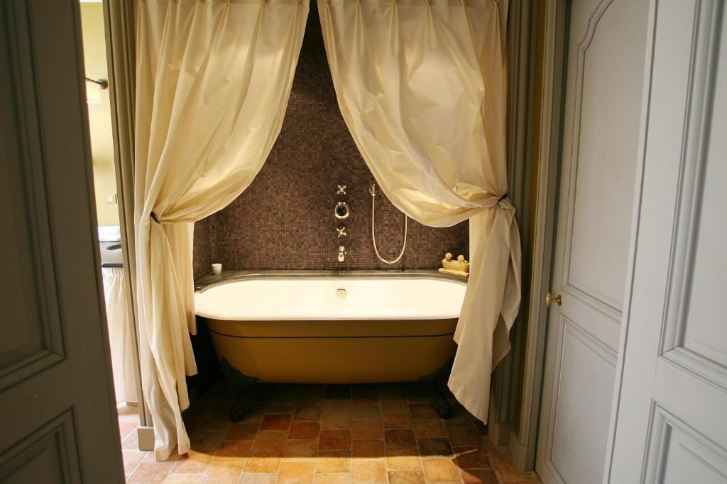 Relais Et Chateaux Michel Trama Puymirol Habitación foto